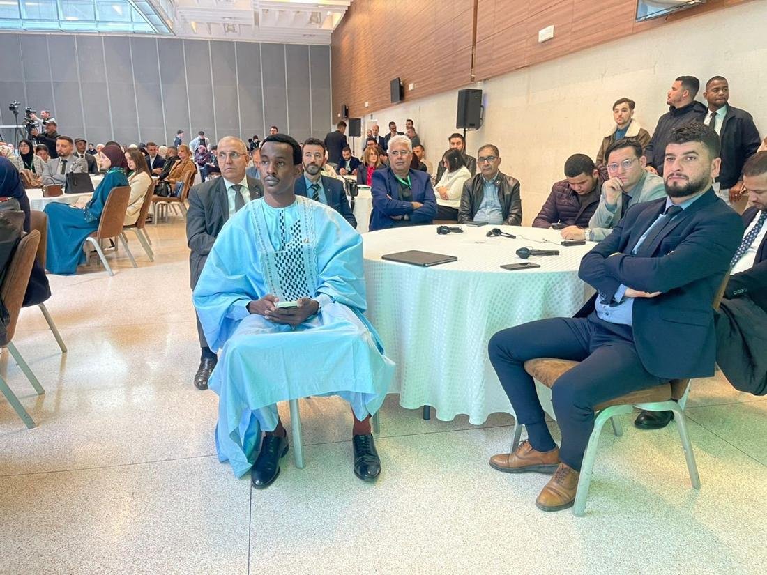 Participation aux conférences économiques algériennes.