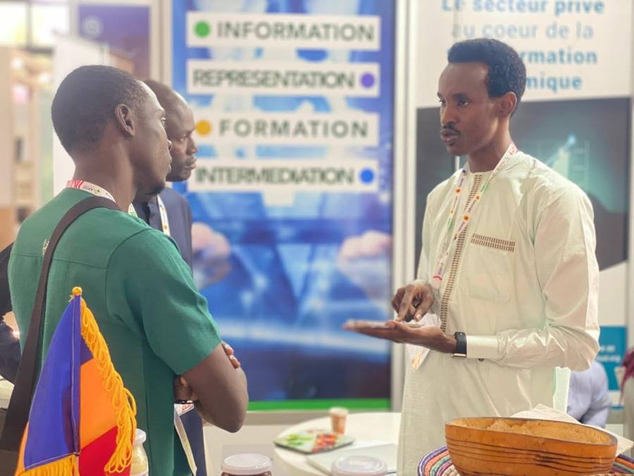 Échanges sur le stand du Patronat tchadien